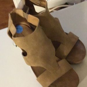 Tan wedged shoes. New